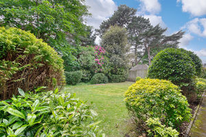 Front Communal Gardens- click for photo gallery